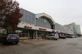 11560 Rockville Pike in Rockville, MD - Foto de edificio - Building Photo