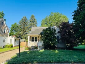 217 15th St NW in Massillon, OH - Building Photo