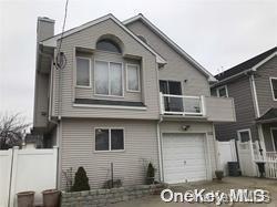 property at 558 Lincoln Blvd