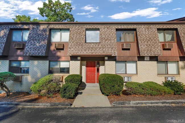 2401 Cherry Hill Dr in Arlington, NY - Foto de edificio - Building Photo