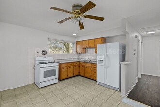 11809 Bridgevale Ave in St. Louis, MO - Building Photo - Building Photo