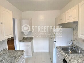 1141 Beacon St, Unit 3 in Brookline, MA - Building Photo - Building Photo