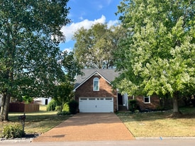 2686 Douglas Ln in Thompson's Station, TN - Building Photo