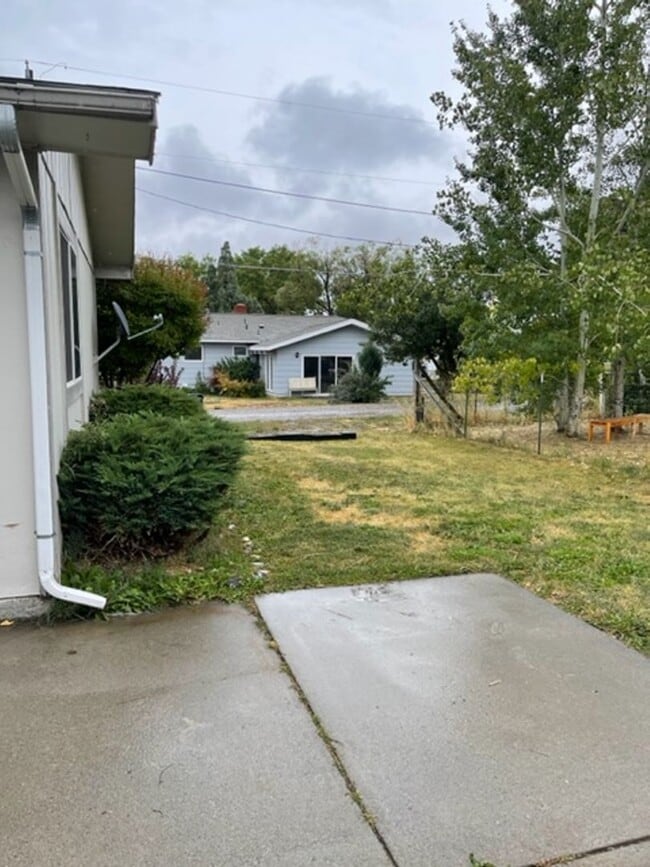 property at 410 N 19th Ave