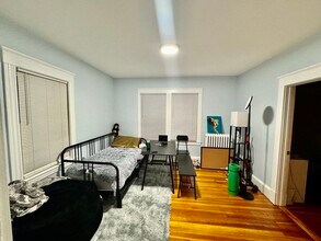 261 Park St in Stoughton, MA - Building Photo - Building Photo