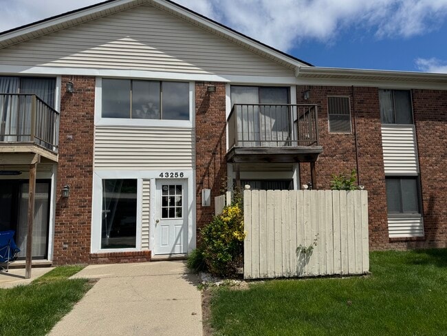 43256 Mound Rd, Unit 502