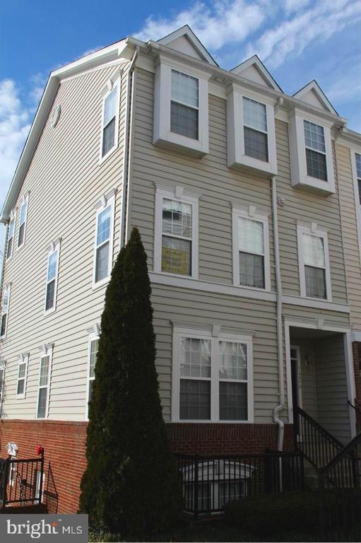 property at 11592 Cavalier Landing Ct