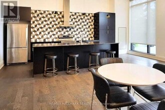 555 William Graham Dr in Aurora, ON - Building Photo - Building Photo