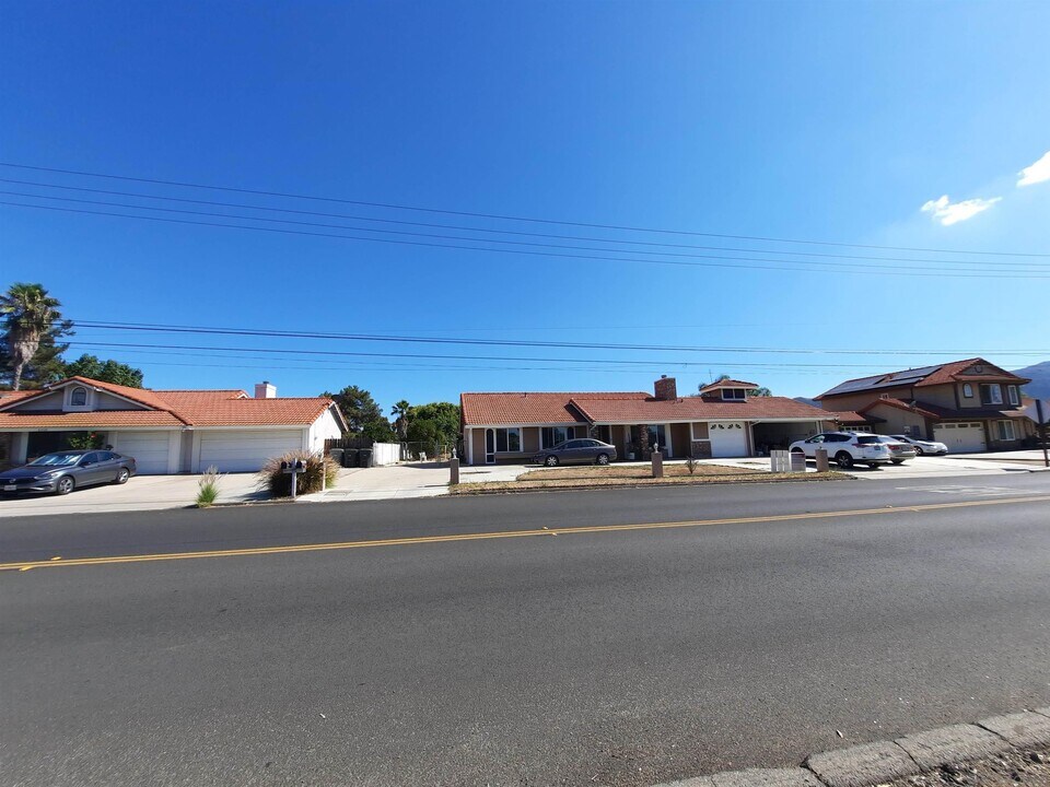 21705 Walnut St in Wildomar, CA - Building Photo