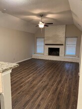 3705 W Pioneer Pkwy in Arlington, TX - Building Photo - Building Photo