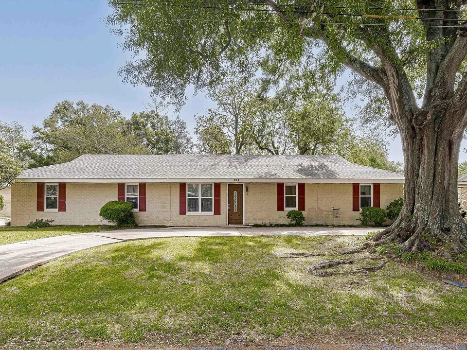 404 Hood St in Donaldsonville, LA - Building Photo