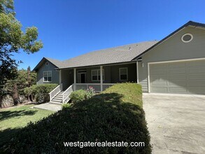 786 El Paseo Dr in Petaluma, CA - Building Photo - Building Photo