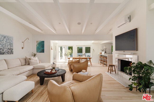 property at 712 San Lorenzo St