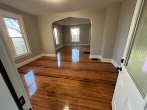 14044 Strawn Rd in Maroa, IL - Foto de edificio - Building Photo