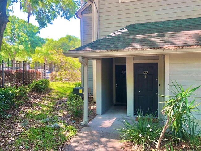 6064 Westgate Dr in Orlando, FL - Building Photo - Building Photo