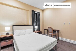 Room in Shared 3 bed/2 bath home in New York, NY - Building Photo