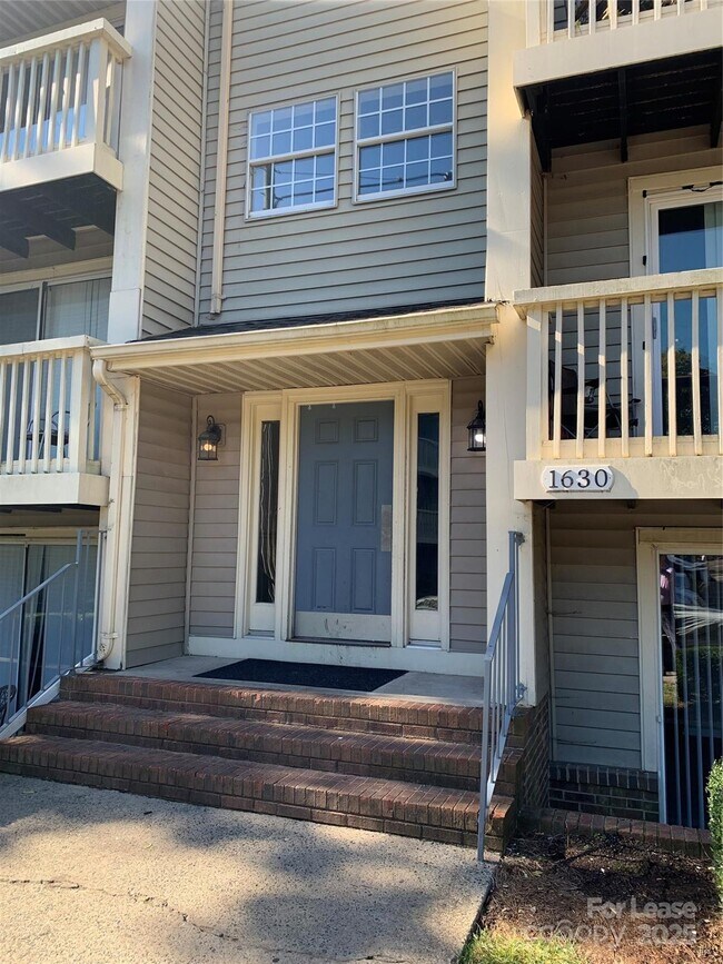 1630 Arlyn Cir in Charlotte, NC - Building Photo - Building Photo