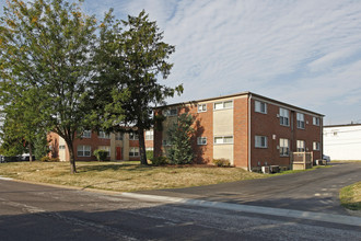 Century Gardens Apartments in St. Louis, MO - Foto de edificio - Building Photo