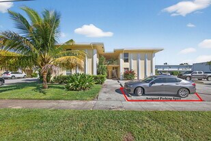727 Hummingbird Way in North Palm Beach, FL - Building Photo