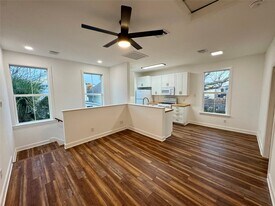 2119 Avenue O 1/2 in Galveston, TX - Building Photo