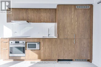 60-1160 Shuter St in Toronto, ON - Building Photo - Building Photo
