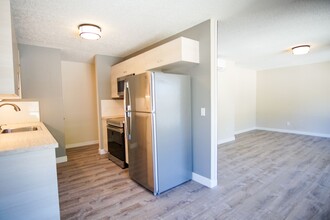 4149 SE 37th Ave in Portland, OR - Building Photo - Building Photo