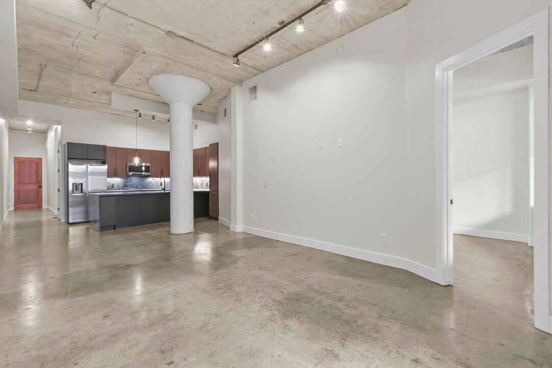 2323 Polk St in Houston, TX - Building Photo