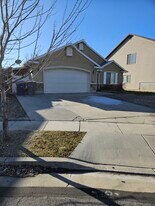 1023 W Boston Ct in North Salt Lake, UT - Building Photo