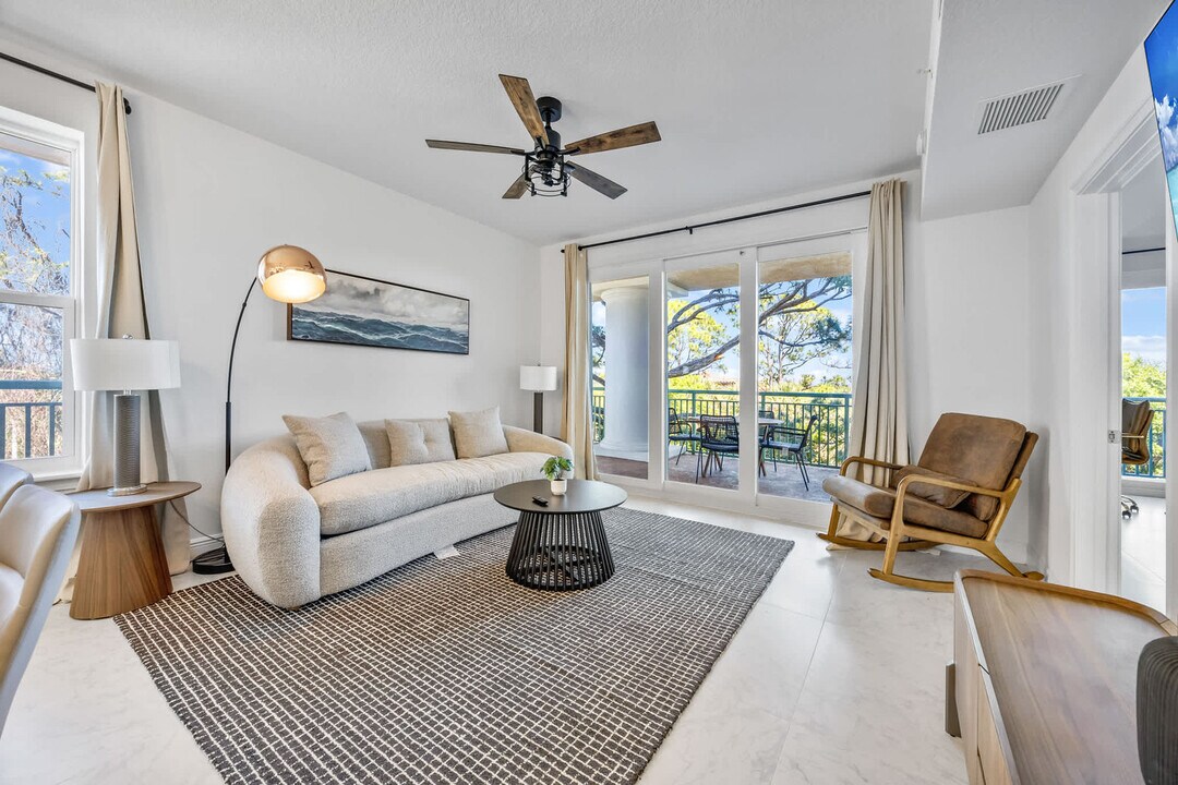 131 S Courtenay Pkwy in Merritt Island, FL - Foto de edificio