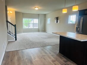 1105 Reese Trl in Waunakee, WI - Foto de edificio - Building Photo