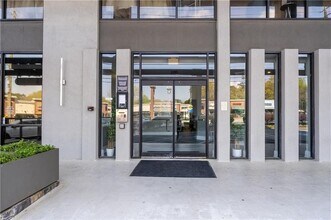 2285 Peachtree Rd NE in Atlanta, GA - Building Photo - Building Photo