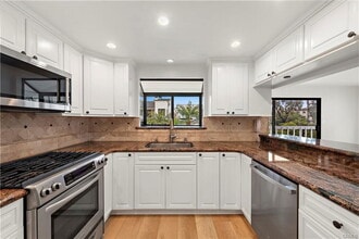 405 Heliotrope Ave in Newport Beach, CA - Building Photo - Building Photo