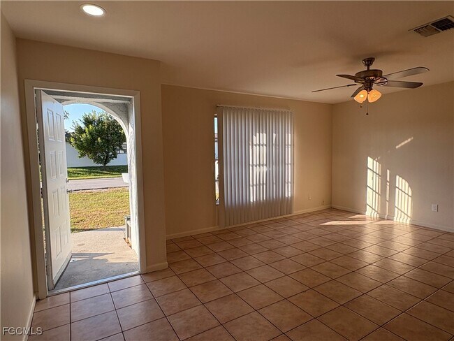 727 SW 39th St in Cape Coral, FL - Building Photo - Building Photo