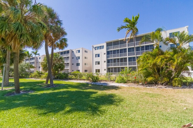 300 E Royal Palm Rd in Boca Raton, FL - Building Photo - Building Photo