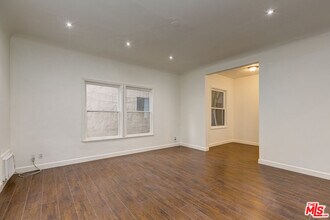 7229 Willoughby Ave in Los Angeles, CA - Building Photo - Building Photo