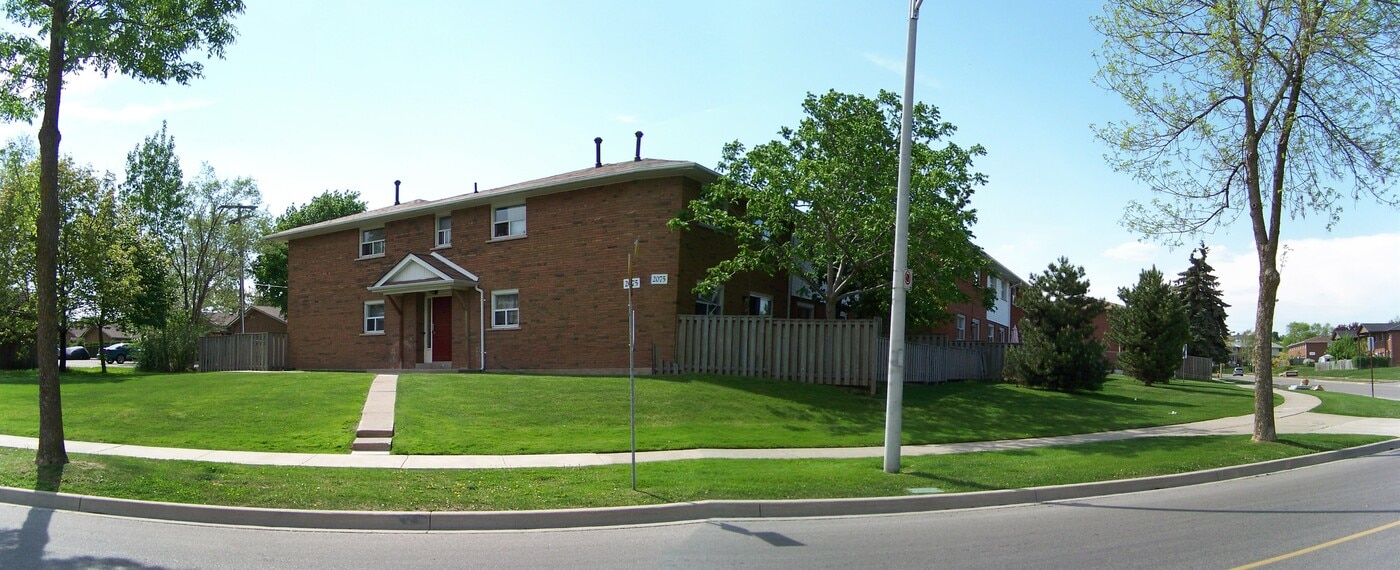 Meadowbrook in Burlington, ON - Building Photo