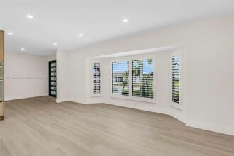 105 Sinclair St SE, Unit B in Port Charlotte, FL - Building Photo - Building Photo