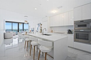700 NE 24th St, Unit 505 in Miami, FL - Building Photo