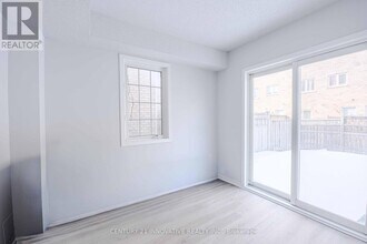 7035 Rexwood Rd in Mississauga, ON - Building Photo - Building Photo