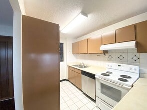 98-501 Koauka Loop-Unit -Park at Pearlridge in Aiea, HI - Building Photo - Building Photo