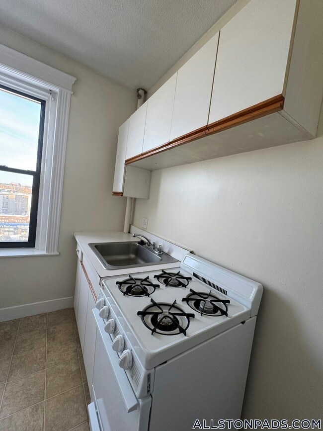 1152 Commonwealth Ave, Unit 53 in Boston, MA - Foto de edificio - Building Photo