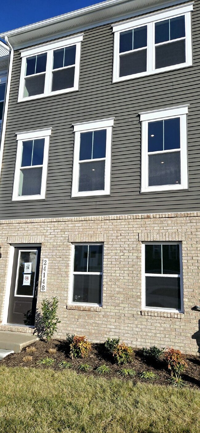 24148 Thurso Sq in Sterling, VA - Building Photo - Building Photo