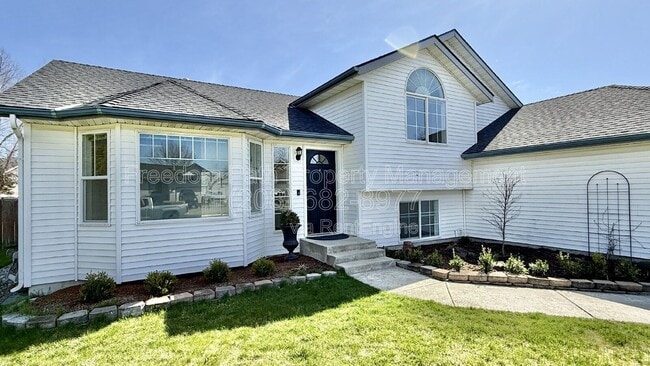 8061 N Ainsworth Dr in Hayden, ID - Building Photo - Building Photo