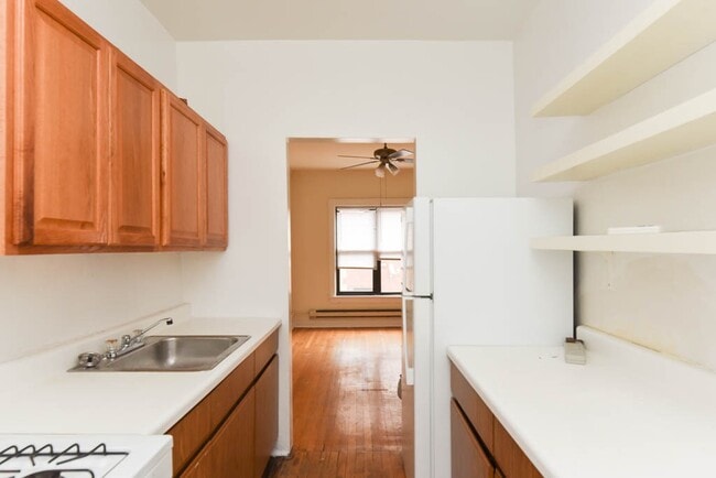 820 W Waveland Ave, Unit J03W in Chicago, IL - Building Photo - Building Photo