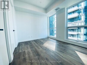 327-3327 King St W in Toronto, ON - Building Photo - Building Photo