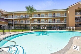 6259 Westheimer Rd in Houston, TX - Building Photo - Building Photo