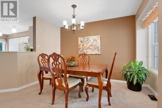 558 Aberfoyle Cir in Ottawa, ON - Building Photo - Building Photo
