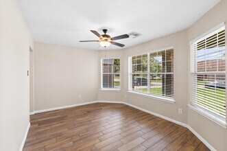 227 Mammoth Springs Ln in Dickinson, TX - Building Photo - Building Photo