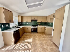 1011 Cornerstone Way in Corona, CA - Building Photo - Building Photo