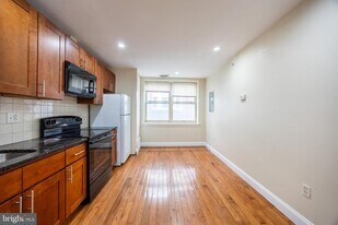 4706 Chestnut St in Philadelphia, PA - Building Photo